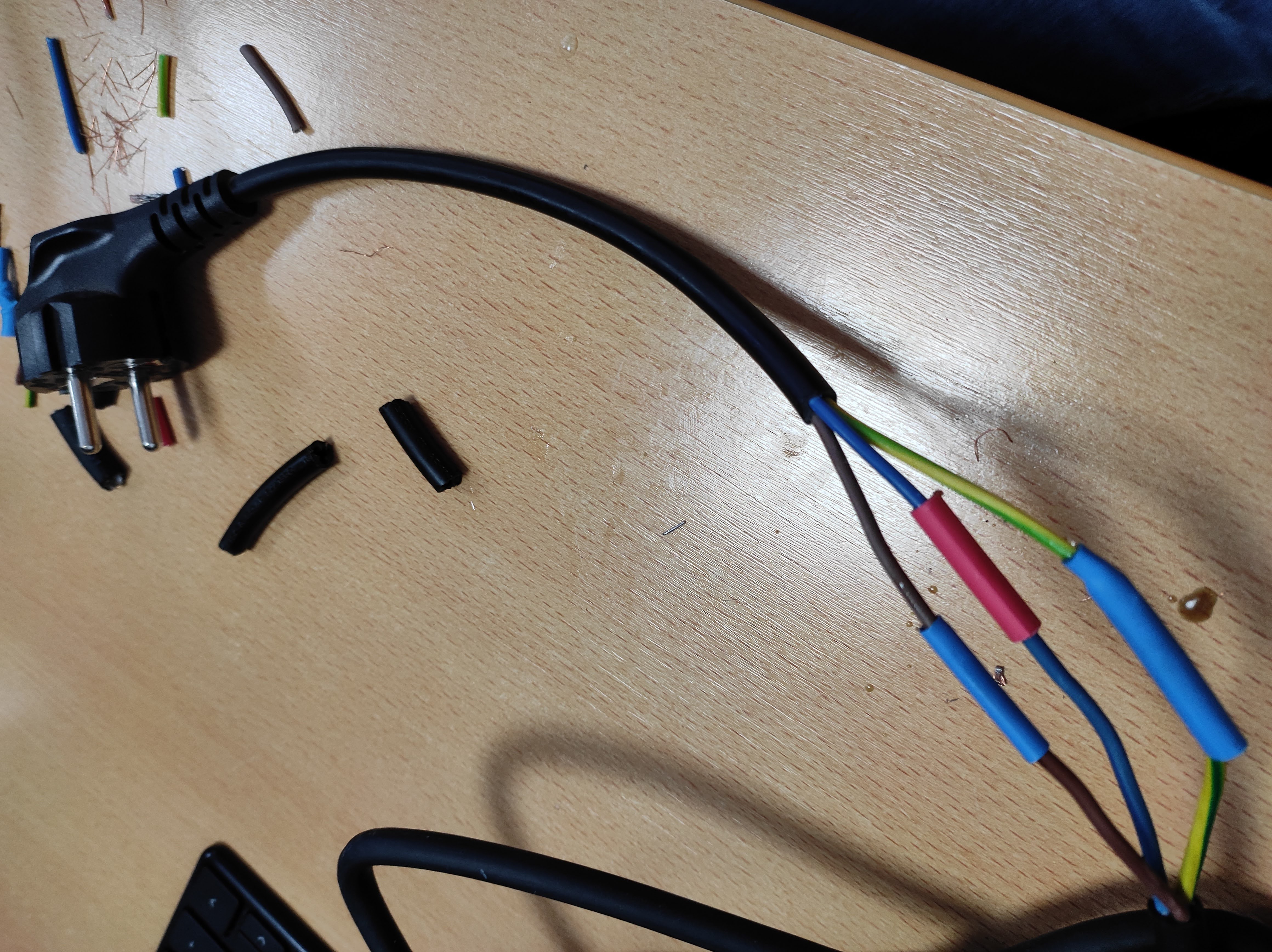 Mrežni kabl - ručna izrada