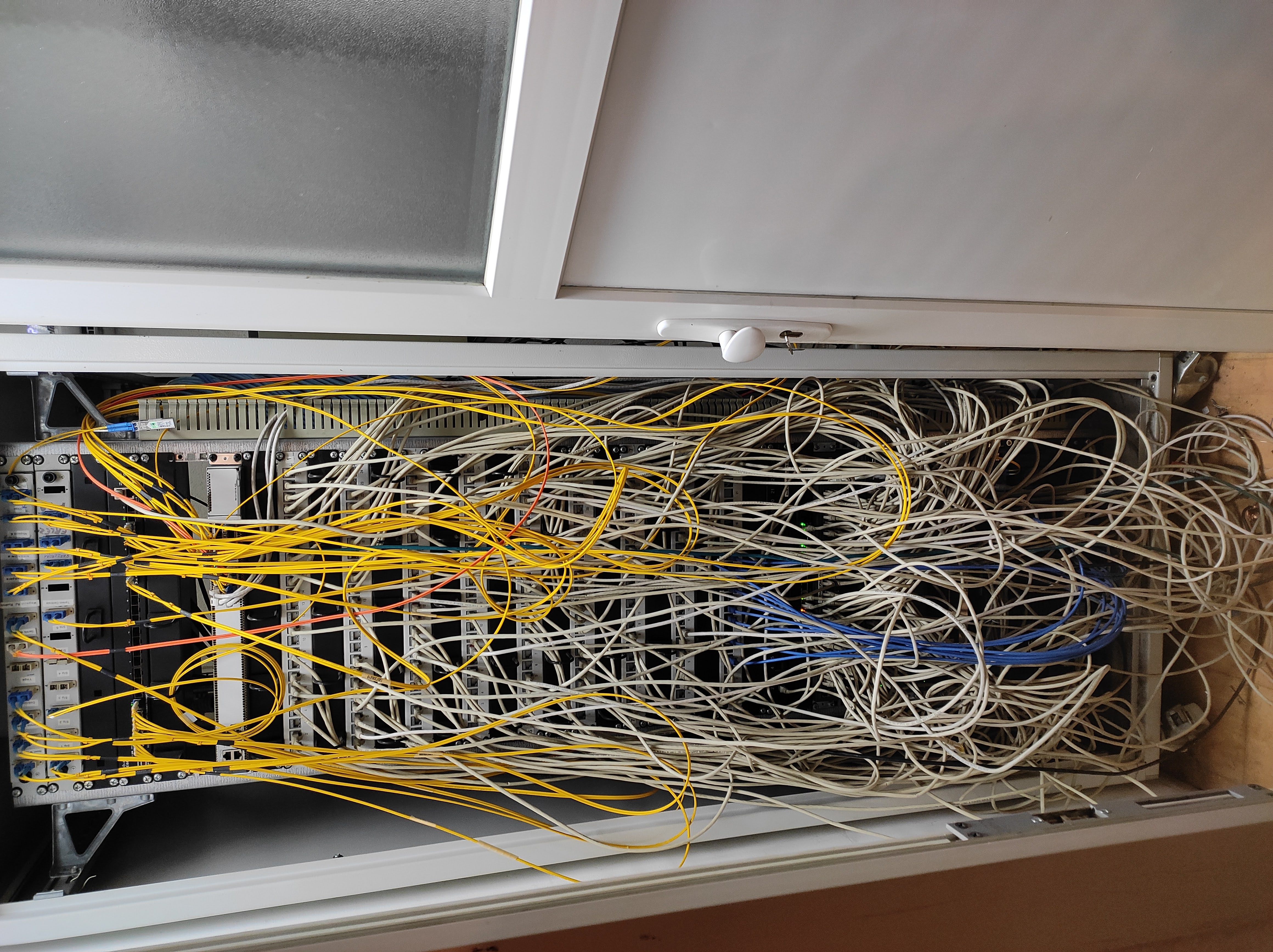 Rack RU #1 — trenutno stanje